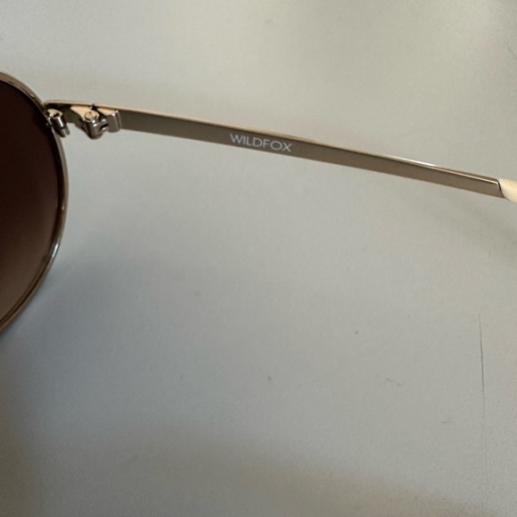 Wildfox Goldie Aviator sunglasses- like new - Picture 5 of 7